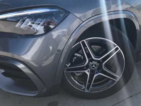 Mercedes-Benz GLA  200 d