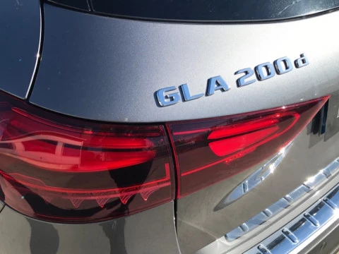 Mercedes-Benz GLA  200 d