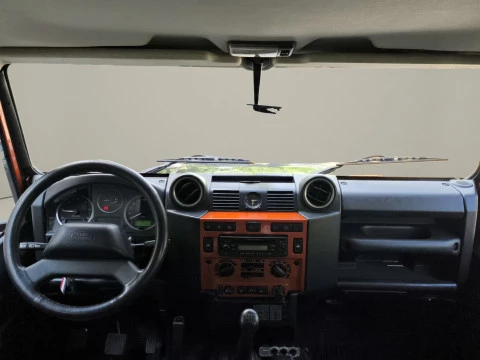 Land Rover Defender 90 SW SE