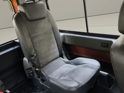 Land Rover Defender 90 SW SE