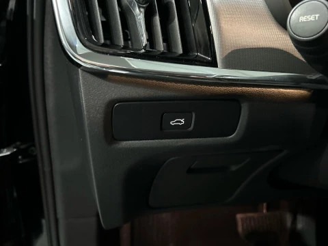 Volvo V90 Cross Country 2.0 B4 D CORE 4WD AUTO 197 5P