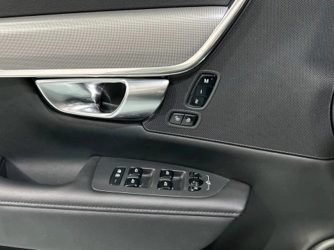 Volvo V90 Cross Country 2.0 B4 D CORE 4WD AUTO 197 5P