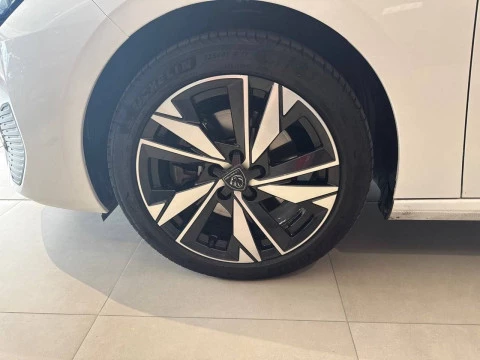 Peugeot 308 5P Allure BlueHDi 130 S&S EAT8