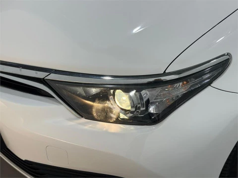 Toyota Auris hybrid 140H Active