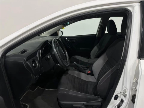 Toyota Auris hybrid 140H Active
