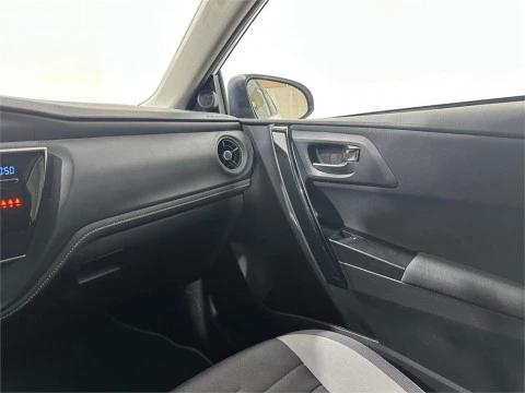 Toyota Auris hybrid 140H Active