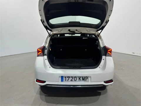 Toyota Auris hybrid 140H Active