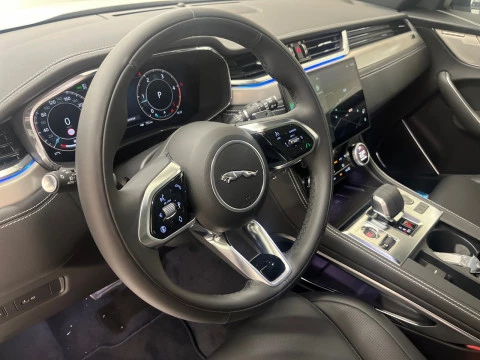 Jaguar F-Pace 2.0D I4 204PS AWD Auto MHEV R-Dynamic SE