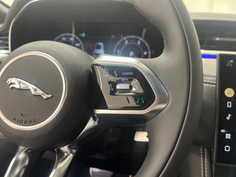 Jaguar F-Pace 2.0D I4 204PS AWD Auto MHEV R-Dynamic SE