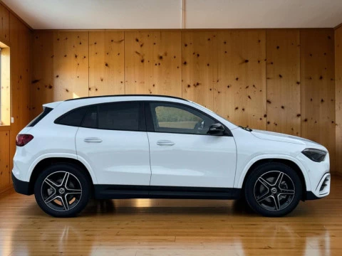 Mercedes-Benz GLA  200 D