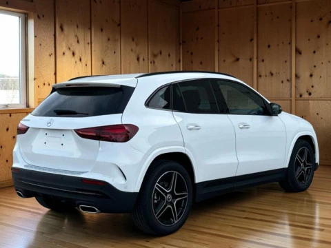 Mercedes-Benz GLA  200 D
