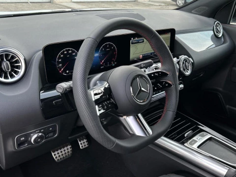 Mercedes-Benz GLA  200 D