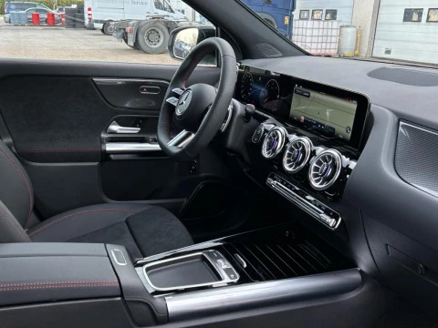 Mercedes-Benz GLA  200 D