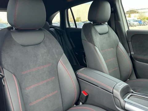 Mercedes-Benz GLA  200 D