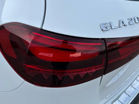 Mercedes-Benz GLA  200 D