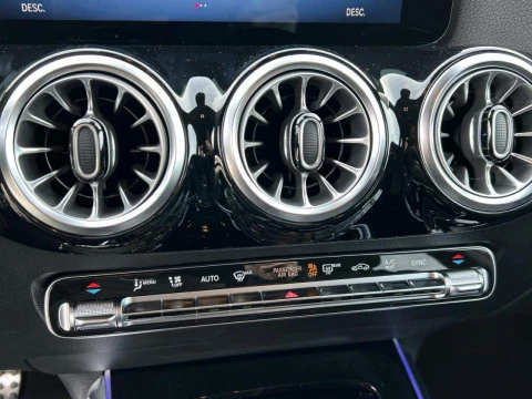 Mercedes-Benz GLA  200 D