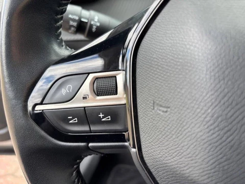 Peugeot 2008 Allure Pack BlueHDI 81kW (110CV)