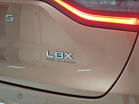 Lexus LBX 1.5 136cv HEV Elegant+ Black
