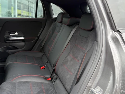 Mercedes-Benz GLA  200 d