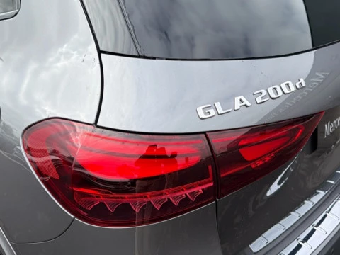 Mercedes-Benz GLA  200 d
