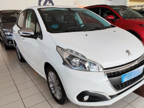 Peugeot 208 1.2L PURETECH 81KW SIGNATURE 5P
