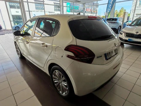 Peugeot 208 1.2L PURETECH 81KW SIGNATURE 5P