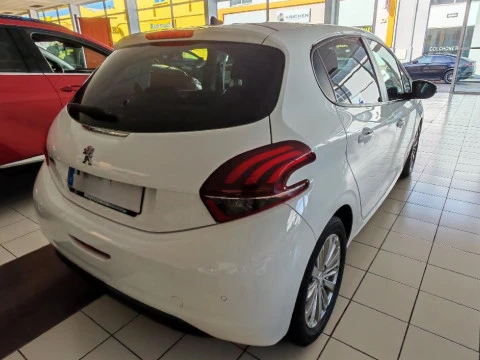 Peugeot 208 1.2L PURETECH 81KW SIGNATURE 5P