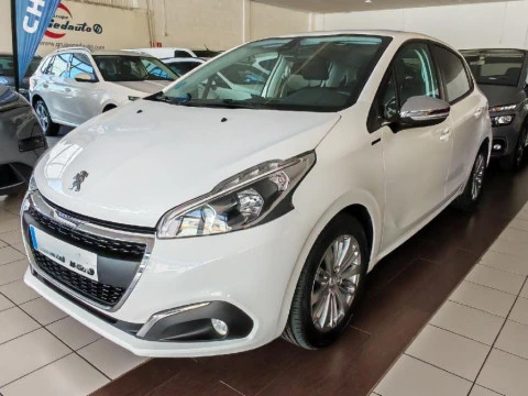 Peugeot 208 1.2L PURETECH 81KW SIGNATURE 5P