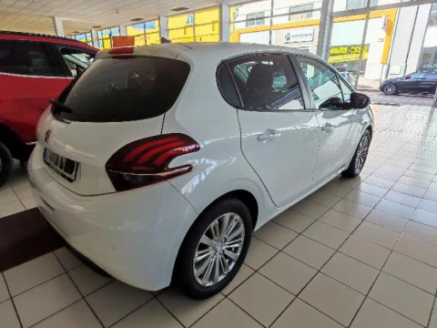 Peugeot 208 1.2L PURETECH 81KW SIGNATURE 5P