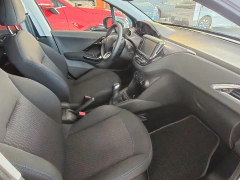 Peugeot 208 1.2L PURETECH 81KW SIGNATURE 5P