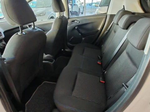 Peugeot 208 1.2L PURETECH 81KW SIGNATURE 5P