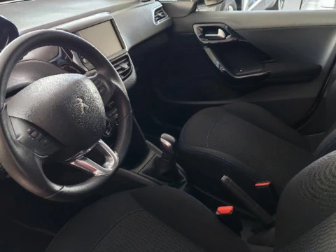 Peugeot 208 1.2L PURETECH 81KW SIGNATURE 5P