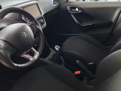 Peugeot 208 1.2L PURETECH 81KW SIGNATURE 5P