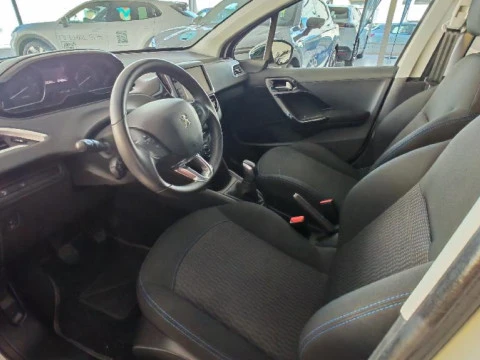 Peugeot 208 1.2L PURETECH 81KW SIGNATURE 5P