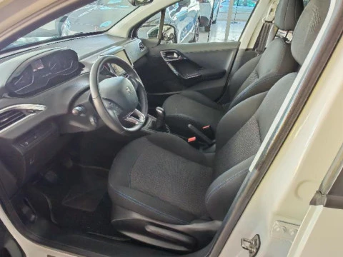 Peugeot 208 1.2L PURETECH 81KW SIGNATURE 5P
