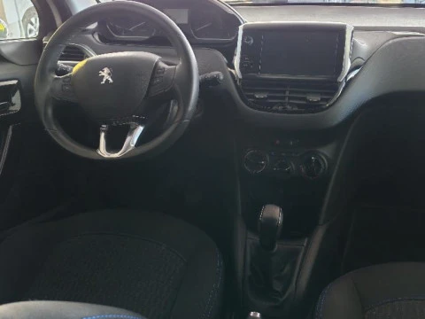 Peugeot 208 1.2L PURETECH 81KW SIGNATURE 5P