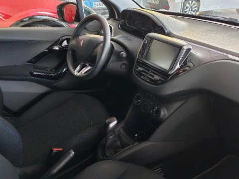 Peugeot 208 1.2L PURETECH 81KW SIGNATURE 5P