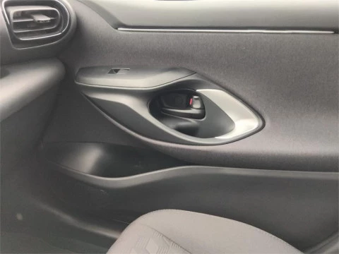 Toyota Yaris ACTIVE PLUS