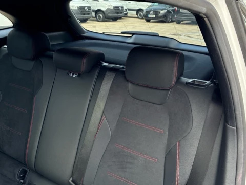 Mercedes-Benz GLA  250 e