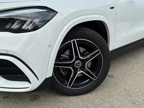 Mercedes-Benz GLA  250 e