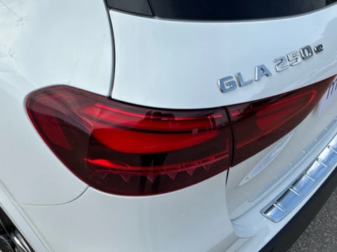 Mercedes-Benz GLA  250 e