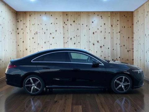 Mercedes-Benz CLA  180 con tecnologia hibrida