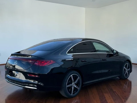 Mercedes-Benz CLA  180 con tecnologia hibrida