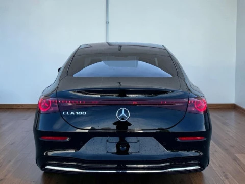Mercedes-Benz CLA  180 con tecnologia hibrida