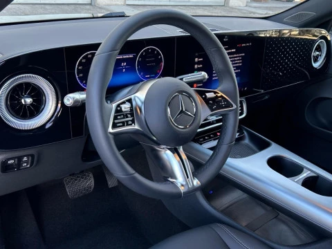 Mercedes-Benz CLA  180 con tecnologia hibrida