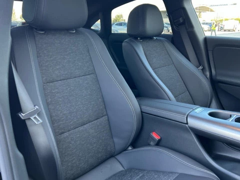 Mercedes-Benz CLA  180 con tecnologia hibrida