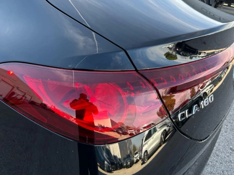 Mercedes-Benz CLA  180 con tecnologia hibrida