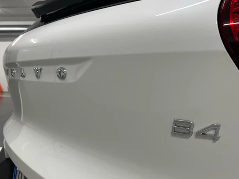 Volvo XC40 XC40 Plus, B4 Mild Hybrid, Gasolina, Dark