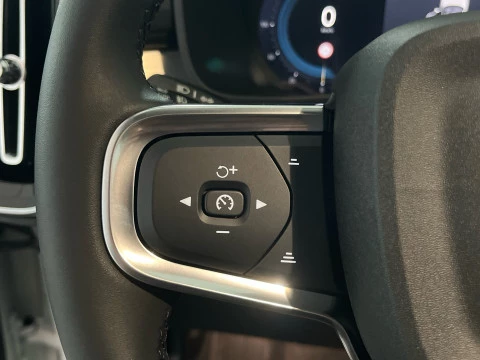 Volvo XC40 XC40 Plus, B4 Mild Hybrid, Gasolina, Dark