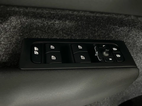 Volvo XC40 XC40 Plus, B4 Mild Hybrid, Gasolina, Dark